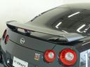 ＧＴ－Ｒ プレミアムエディション　Ｔ－スペック　ＭＹ２２　１２０台限定車　ワンオーナー　禁煙車　カーボン製リヤスポイラー　リヤ３面プライバシーガラス　ＧＴ－Ｒ専用フロアカーペット（プレミアムスポーツ）　専用カーボンセラミックブレーキ　サッチャム（7枚目）