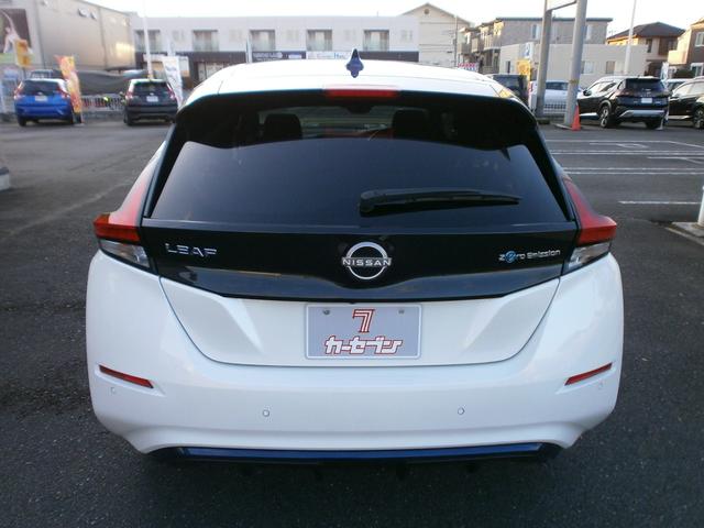 リーフ ｅ＋　Ｘ　純正ナビ　ＴＶ　アラウンドビューモニター　プロパイロット　衝突軽減ブレーキ　横滑り防止　踏み間違い防止　シートヒーター　スマートルームミラー　ＥＴＣ　ＬＥＤライト（4枚目）