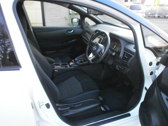 リーフ ｅ＋　Ｘ　純正ナビ　ＴＶ　アラウンドビューモニター　プロパイロット　衝突軽減ブレーキ　横滑り防止　踏み間違い防止　シートヒーター　スマートルームミラー　ＥＴＣ　ＬＥＤライト（24枚目）