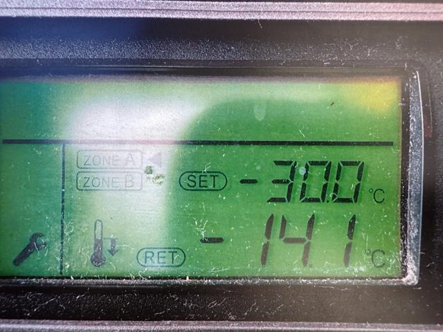 　２２－９３　４ｔ　低温冷凍車　－３０度設定　サイドドア　リヤ３枚扉　間仕切り　送風ファン　菱重製　ＴＤＪＳ５０Ｄ　ラッシングレール２段　ベッド無　バックカメラ　５７０ベース　抹消前積載３６００ｋｇ(76枚目)