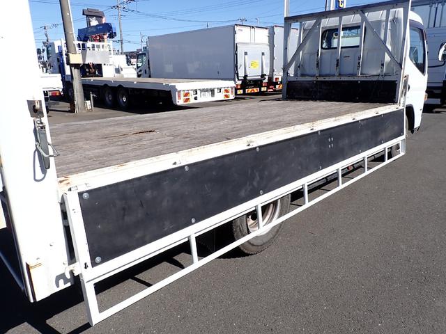 アトラストラック 　２４－１１４　２ｔ　平ボディ　標準ロング　前低床　ＥＴＣ　バックカメラ　車両総重量５ｔ　補助アオリ　ラック　東海特装製　垂直ＰＧ　パワーゲート　デュオニック　オートマチック車　ＡＴ　スタッドレスタイヤ（22枚目）