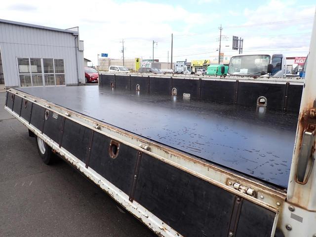 ファイター 　２４－２１５　４ｔ　平ボディー　ベッド付　３ペダル　ＥＴＣ　５７０ボディ　ロープ通し穴４対　パブコ製ボディ　床鉄板張　最大積載３７００ｋｇ　ボディ内寸長５７６幅２１５高４０ｃｍ（47枚目）