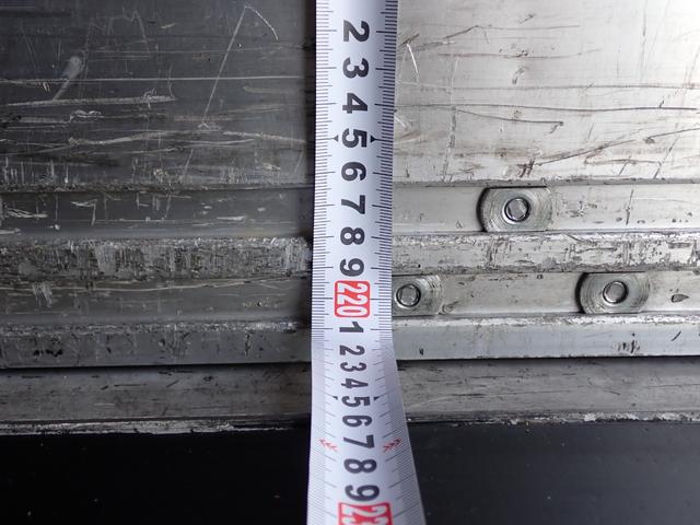 エルフトラック 　２４－２３７　３ｔ超　ワイド　超ロング　アルミウィング　フルハーフ製　ラッシングレール　床引出しフック４対　バックカメラ　３ペダル　抹消積載３５００ｋｇ　ボディ内寸長５００幅２１０高２２３ｃｍ（36枚目）