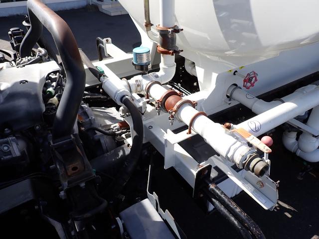 エルフトラック 　☆２５－１９　４ｔ　ワイド　散水車　サカイ製　ＳＴ４ＭＢ－１　３ペダル　許容量４０００Ｌ　抹消積載４０００ｋｇ　装備品現状のみ　ＥＴＣ（20枚目）