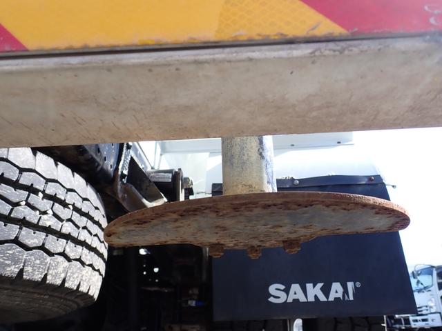 エルフトラック 　☆２５－１９　４ｔ　ワイド　散水車　サカイ製　ＳＴ４ＭＢ－１　３ペダル　許容量４０００Ｌ　抹消積載４０００ｋｇ　装備品現状のみ　ＥＴＣ（32枚目）
