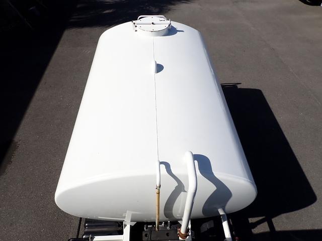 エルフトラック 　☆２５－１９　４ｔ　ワイド　散水車　サカイ製　ＳＴ４ＭＢ－１　３ペダル　許容量４０００Ｌ　抹消積載４０００ｋｇ　装備品現状のみ　ＥＴＣ（48枚目）