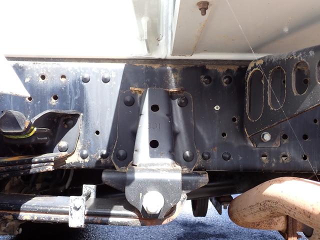 エルフトラック 　☆２５－１９　４ｔ　ワイド　散水車　サカイ製　ＳＴ４ＭＢ－１　３ペダル　許容量４０００Ｌ　抹消積載４０００ｋｇ　装備品現状のみ　ＥＴＣ（54枚目）