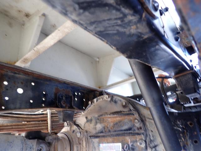 エルフトラック 　☆２５－１９　４ｔ　ワイド　散水車　サカイ製　ＳＴ４ＭＢ－１　３ペダル　許容量４０００Ｌ　抹消積載４０００ｋｇ　装備品現状のみ　ＥＴＣ（58枚目）