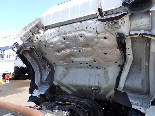 エルフトラック 　☆２５－１９　４ｔ　ワイド　散水車　サカイ製　ＳＴ４ＭＢ－１　３ペダル　許容量４０００Ｌ　抹消積載４０００ｋｇ　装備品現状のみ　ＥＴＣ（77枚目）