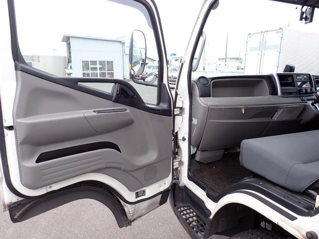 キャンター 　☆２５－２７　３ｔ　ワイドロング　低温冷凍車　ＡＴ　－３０度設定　東プレ製　ＸＶ２４Ｌ　リヤ３枚扉　バックカメラ　仕切扉　２エバ　サイドドア　床アルミ縞鋼板　ラッシングレール　抹消前積載２９５０ｋｇ（50枚目）