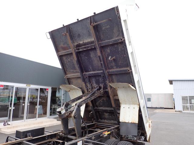 フォワード 　２５－２５　４ｔ　ダンプ　極東製　ベッドなし　３ペダル　ＤＤ０４　アオリ一方開　手動コボレーン　ＥＴＣ　スタッドレスタイヤ　アドブルー　抹消積載３５５０ｋｇ　ボディ内寸長３４０幅２０５ｃｍ（15枚目）