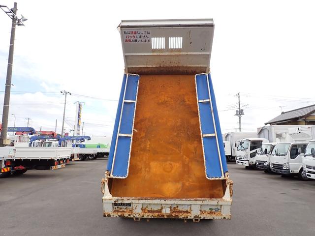 フォワード 　２５－２５　４ｔ　ダンプ　極東製　ベッドなし　３ペダル　ＤＤ０４　アオリ一方開　手動コボレーン　ＥＴＣ　スタッドレスタイヤ　アドブルー　抹消積載３５５０ｋｇ　ボディ内寸長３４０幅２０５ｃｍ（16枚目）