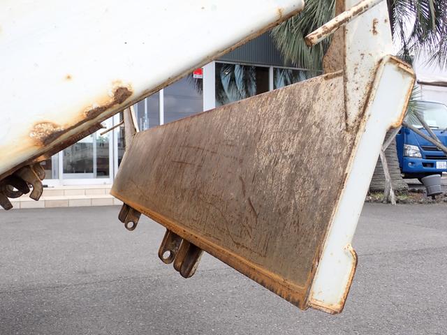 フォワード 　２５－２５　４ｔ　ダンプ　極東製　ベッドなし　３ペダル　ＤＤ０４　アオリ一方開　手動コボレーン　ＥＴＣ　スタッドレスタイヤ　アドブルー　抹消積載３５５０ｋｇ　ボディ内寸長３４０幅２０５ｃｍ（20枚目）