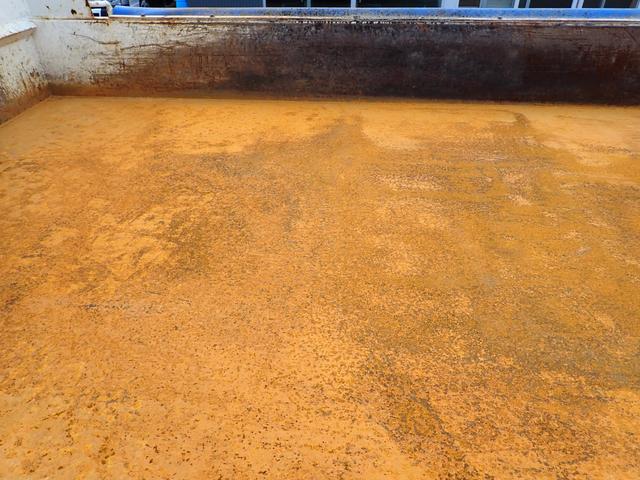 フォワード 　２５－２５　４ｔ　ダンプ　極東製　ベッドなし　３ペダル　ＤＤ０４　アオリ一方開　手動コボレーン　ＥＴＣ　スタッドレスタイヤ　アドブルー　抹消積載３５５０ｋｇ　ボディ内寸長３４０幅２０５ｃｍ（30枚目）