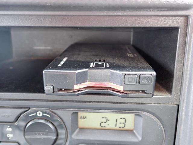 フォワード 　２５－２５　４ｔ　ダンプ　極東製　ベッドなし　３ペダル　ＤＤ０４　アオリ一方開　手動コボレーン　ＥＴＣ　スタッドレスタイヤ　アドブルー　抹消積載３５５０ｋｇ　ボディ内寸長３４０幅２０５ｃｍ（44枚目）