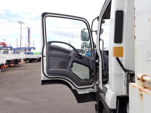 フォワード 　２５－２５　４ｔ　ダンプ　極東製　ベッドなし　３ペダル　ＤＤ０４　アオリ一方開　手動コボレーン　ＥＴＣ　スタッドレスタイヤ　アドブルー　抹消積載３５５０ｋｇ　ボディ内寸長３４０幅２０５ｃｍ（46枚目）