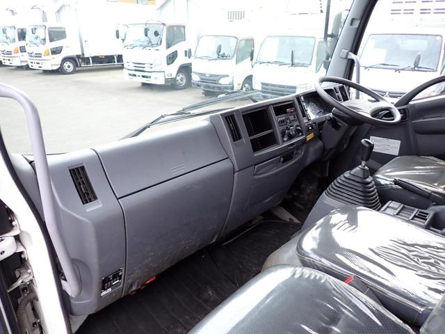 フォワード 　２５－２５　４ｔ　ダンプ　極東製　ベッドなし　３ペダル　ＤＤ０４　アオリ一方開　手動コボレーン　ＥＴＣ　スタッドレスタイヤ　アドブルー　抹消積載３５５０ｋｇ　ボディ内寸長３４０幅２０５ｃｍ（48枚目）