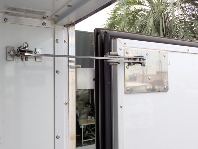 キャンター 24-199 1.85t ショート 低温冷凍車 AT 4WD -30度設定 東プレ製 スタンバイ付 XV22LSC ETC バックカメラ 仕切扉 サイドドア デュオニック 抹消前積載1850kg(28枚目)