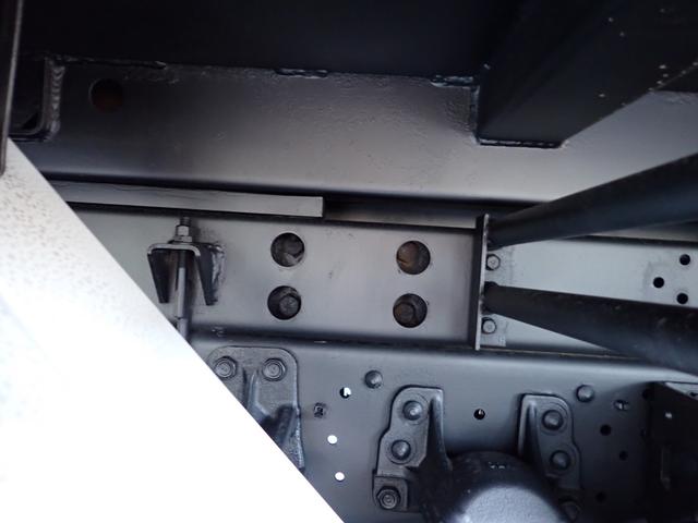 フォワード 25-23 4t ダンプ 極東製 ベッドなし 3ペダル ETC アオリ一方開 手動コボレーン 190PS スタッドレスタイヤ 抹消積載3550kg ボディ内寸長340幅205cm(25枚目)