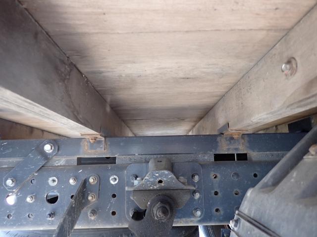 キャンター 24-165 2t ワイドロング 平ボディ AT車 ETC Bカメラ 床鉄板張 床フック4対 ロープ通し穴6対 抹消積載2000kg 5t限定準中型免許 総重量5t 全低床(32枚目)