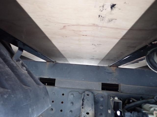 キャンター 　☆２５－５　３ｔ　ワイドロング　４段ラジコン　３ペダル　ユニック製　ＵＲＵ２６４　ＥＴＣ　床板張替済　横根太角パイプ交換済　抹消積載３０００ｋｇ　ボディ内寸長３５７幅２０７ｃｍ　２．６３ｔ吊り（32枚目）