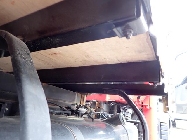 キャンター 　☆２５－５　３ｔ　ワイドロング　４段ラジコン　３ペダル　ユニック製　ＵＲＵ２６４　ＥＴＣ　床板張替済　横根太角パイプ交換済　抹消積載３０００ｋｇ　ボディ内寸長３５７幅２０７ｃｍ　２．６３ｔ吊り（37枚目）