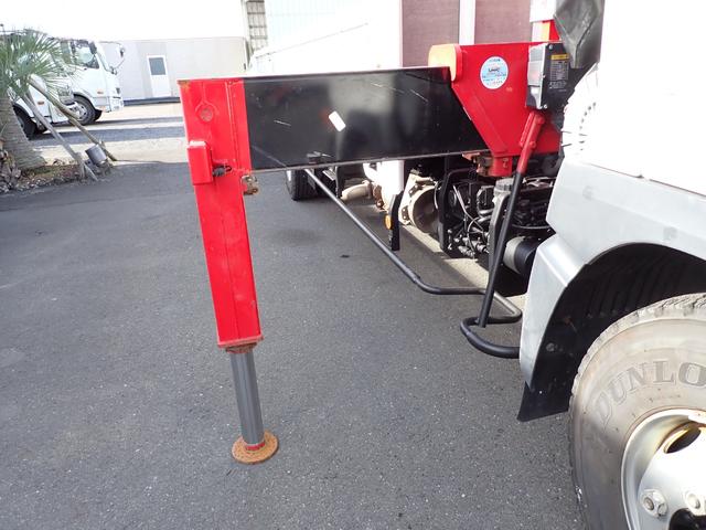 ヒノレンジャー 　☆２５－１６　４ｔ　４段クレーンフックイン　ラジコン付　４段ラジコン　ユニック製　ＵＲＧ３４４　ＥＴＣ　３ペダル　ロープ通し穴３対　ベッドなし　抹消積載２４５０ｋｇ　スタッドレスタイヤ（16枚目）