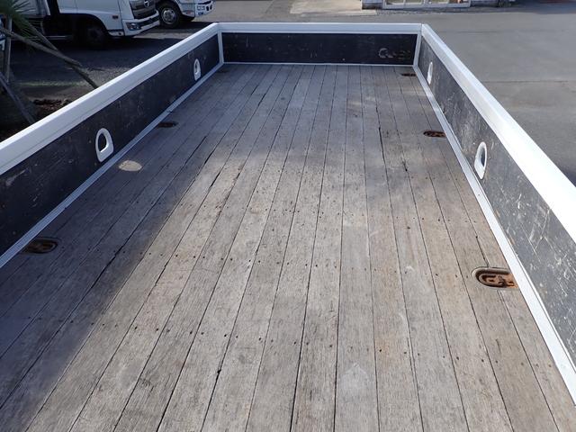 ヒノレンジャー 　☆２５－１６　４ｔ　４段クレーンフックイン　ラジコン付　４段ラジコン　ユニック製　ＵＲＧ３４４　ＥＴＣ　３ペダル　ロープ通し穴３対　ベッドなし　抹消積載２４５０ｋｇ　スタッドレスタイヤ（28枚目）