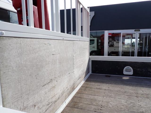 ヒノレンジャー 　☆２５－１６　４ｔ　４段クレーンフックイン　ラジコン付　４段ラジコン　ユニック製　ＵＲＧ３４４　ＥＴＣ　３ペダル　ロープ通し穴３対　ベッドなし　抹消積載２４５０ｋｇ　スタッドレスタイヤ（29枚目）