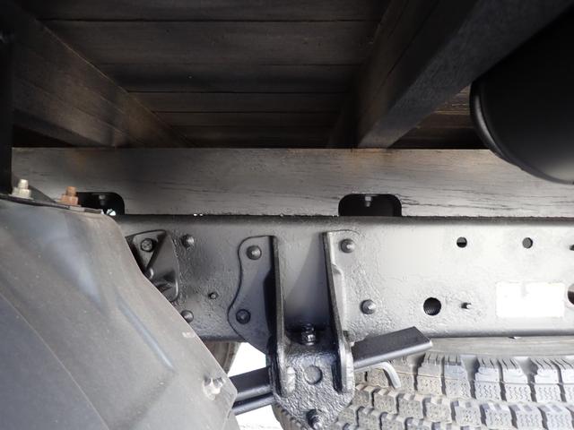 ヒノレンジャー 　☆２５－１６　４ｔ　４段クレーンフックイン　ラジコン付　４段ラジコン　ユニック製　ＵＲＧ３４４　ＥＴＣ　３ペダル　ロープ通し穴３対　ベッドなし　抹消積載２４５０ｋｇ　スタッドレスタイヤ（32枚目）