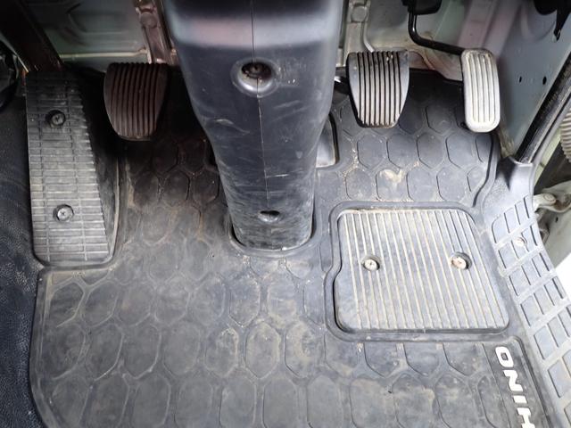 ヒノレンジャー 　☆２５－１６　４ｔ　４段クレーンフックイン　ラジコン付　４段ラジコン　ユニック製　ＵＲＧ３４４　ＥＴＣ　３ペダル　ロープ通し穴３対　ベッドなし　抹消積載２４５０ｋｇ　スタッドレスタイヤ（41枚目）