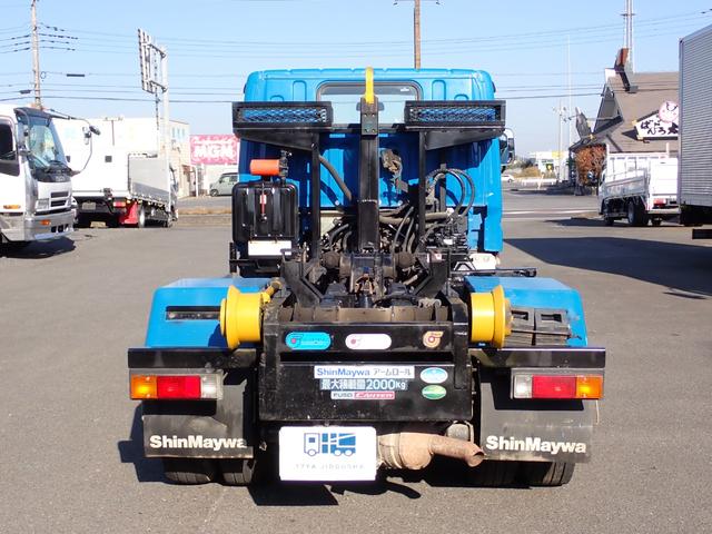 キャンター 　☆２５－７６　２ｔ　アームロール　新明和製　ＣＣＡ２２　コンテナ専用車　２本ホイスト　１３０馬力　箱なし　３ペダル　車両総重量５ｔ未満　５ｔ限定準中型免許　積載量２０００ｋｇ　フックロール（6枚目）