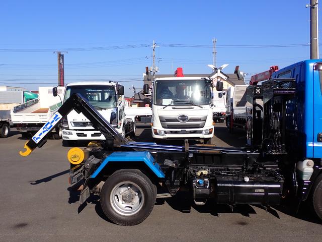 キャンター 　☆２５－７６　２ｔ　アームロール　新明和製　ＣＣＡ２２　コンテナ専用車　２本ホイスト　１３０馬力　箱なし　３ペダル　車両総重量５ｔ未満　５ｔ限定準中型免許　積載量２０００ｋｇ　フックロール（11枚目）