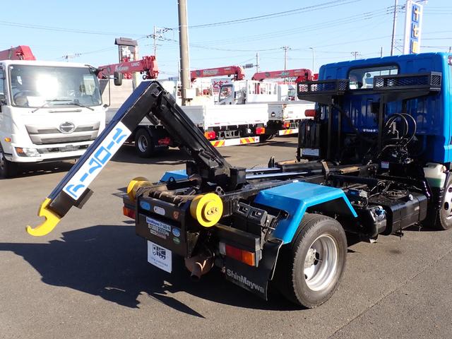 キャンター 　☆２５－７６　２ｔ　アームロール　新明和製　ＣＣＡ２２　コンテナ専用車　２本ホイスト　１３０馬力　箱なし　３ペダル　車両総重量５ｔ未満　５ｔ限定準中型免許　積載量２０００ｋｇ　フックロール（12枚目）