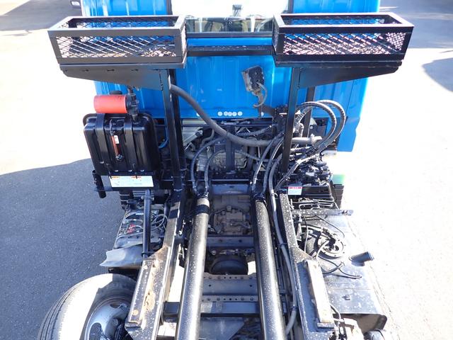 キャンター 　☆２５－７６　２ｔ　アームロール　新明和製　ＣＣＡ２２　コンテナ専用車　２本ホイスト　１３０馬力　箱なし　３ペダル　車両総重量５ｔ未満　５ｔ限定準中型免許　積載量２０００ｋｇ　フックロール（15枚目）