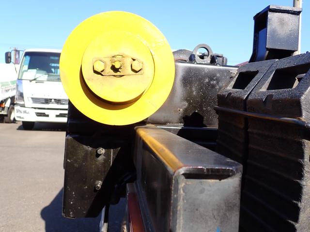 キャンター 　☆２５－７６　２ｔ　アームロール　新明和製　ＣＣＡ２２　コンテナ専用車　２本ホイスト　１３０馬力　箱なし　３ペダル　車両総重量５ｔ未満　５ｔ限定準中型免許　積載量２０００ｋｇ　フックロール（25枚目）