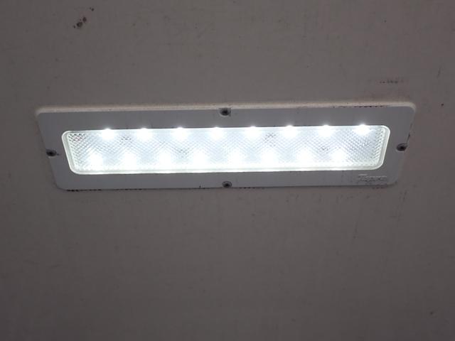 エルフトラック 　☆２４－２３１　３ｔ　ワイドロング　中温冷凍車　ＡＴ　スムーサー　－５度設定　東プレ製　ＸＶ３２ＨＯＣ　床ステンレス張　リヤ３枚扉　温設定　バックカメラ　抹消前積載２９５０ｋｇ　スタッドレスタイヤ（36枚目）