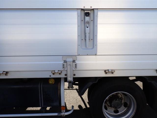 ヒノレンジャー 　☆２５－３７　４ｔ　ワイド　トランテックス製　アルミウィング　跳上式パワーゲート　新明和　観音扉　３ペダル　ベッド付　ラッシングレール２段　床引出フック５対　ＥＴＣ　バックカメラ　抹消積載２７００ｋｇ（22枚目）