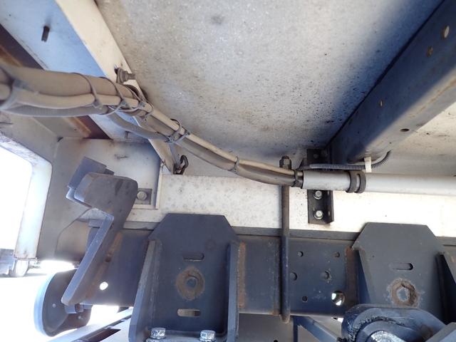 ヒノレンジャー 　☆２５－３７　４ｔ　ワイド　トランテックス製　アルミウィング　跳上式パワーゲート　新明和　観音扉　３ペダル　ベッド付　ラッシングレール２段　床引出フック５対　ＥＴＣ　バックカメラ　抹消積載２７００ｋｇ（54枚目）