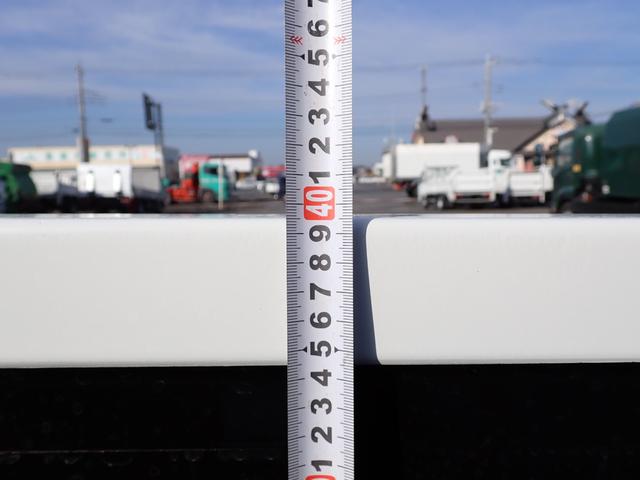 フォワード 　２５－３６　４ｔ　４段クレーンフックイン　ラジコン付　４段ラジコン　ユニック製　ＵＲＵ３４４　ＥＴＣ　３ペダル　縦根太・横根太・一部鉄骨交換　床鉄板張　ロープ通し穴５対　ベッドなし　２１０馬力（23枚目）