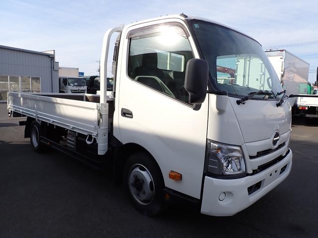 デュトロ 　２５－６６　２ｔ　ワイドロング　平ボディ　全低床　Ｆ６　３ペダル　ＥＴＣ　らくちんスプリング　床フック３対　抹消積載２０００ｋｇ　ボディ内寸長４３５幅２０７ｃｍ　５ｔ限定準中型免許　車輛総重量５ｔ（3枚目）