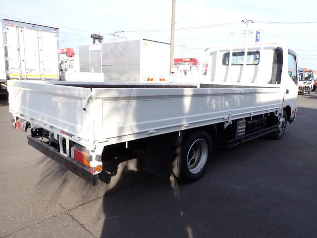 デュトロ 　２５－６６　２ｔ　ワイドロング　平ボディ　全低床　Ｆ６　３ペダル　ＥＴＣ　らくちんスプリング　床フック３対　抹消積載２０００ｋｇ　ボディ内寸長４３５幅２０７ｃｍ　５ｔ限定準中型免許　車輛総重量５ｔ（5枚目）