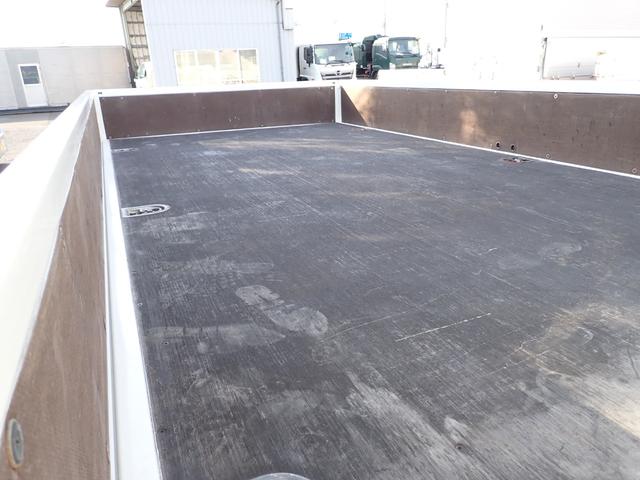 デュトロ 　２５－６６　２ｔ　ワイドロング　平ボディ　全低床　Ｆ６　３ペダル　ＥＴＣ　らくちんスプリング　床フック３対　抹消積載２０００ｋｇ　ボディ内寸長４３５幅２０７ｃｍ　５ｔ限定準中型免許　車輛総重量５ｔ（15枚目）