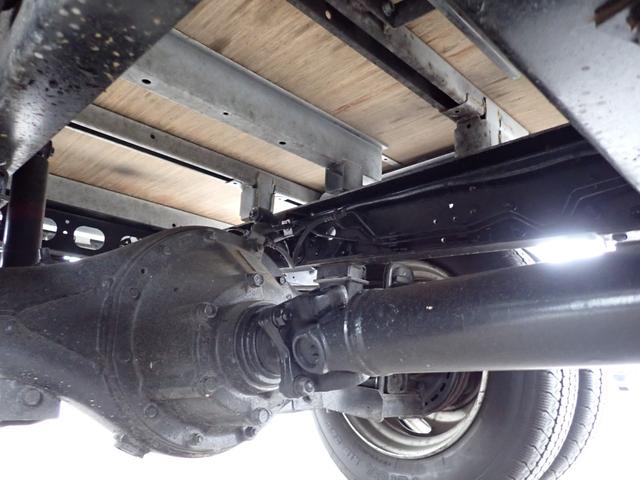 デュトロ 　２５－６６　２ｔ　ワイドロング　平ボディ　全低床　Ｆ６　３ペダル　ＥＴＣ　らくちんスプリング　床フック３対　抹消積載２０００ｋｇ　ボディ内寸長４３５幅２０７ｃｍ　５ｔ限定準中型免許　車輛総重量５ｔ（27枚目）