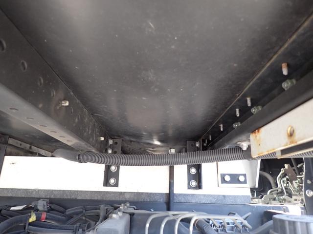 ヒノレンジャー 　２５－６７　ワイド　ハイルーフ　アルミウィング　３ペダル　ベッド付　エンジンＡｓｓｙ交換　トランテックス製　ラッシングレール２段　床引出しフック５対　ＥＴＣ　バックカメラ　抹消積載２７００ｋｇ　４ｔ（42枚目）