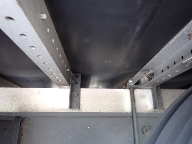 ヒノレンジャー 　２５－６７　ワイド　ハイルーフ　アルミウィング　３ペダル　ベッド付　エンジンＡｓｓｙ交換　トランテックス製　ラッシングレール２段　床引出しフック５対　ＥＴＣ　バックカメラ　抹消積載２７００ｋｇ　４ｔ（44枚目）