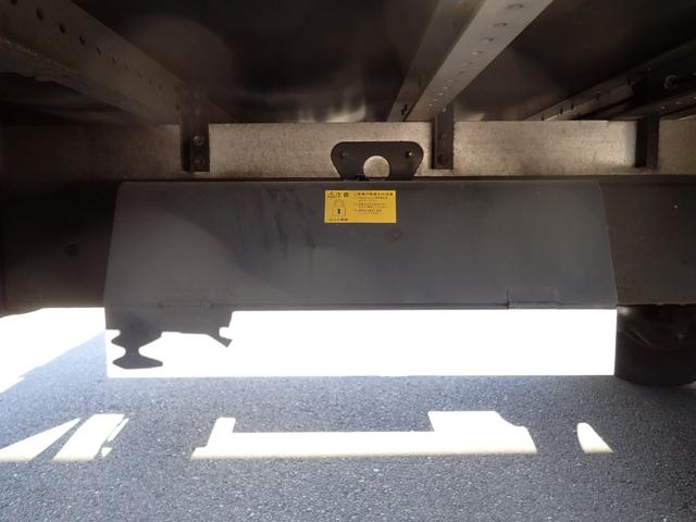 ヒノレンジャー 　２５－６７　ワイド　ハイルーフ　アルミウィング　３ペダル　ベッド付　エンジンＡｓｓｙ交換　トランテックス製　ラッシングレール２段　床引出しフック５対　ＥＴＣ　バックカメラ　抹消積載２７００ｋｇ　４ｔ（56枚目）