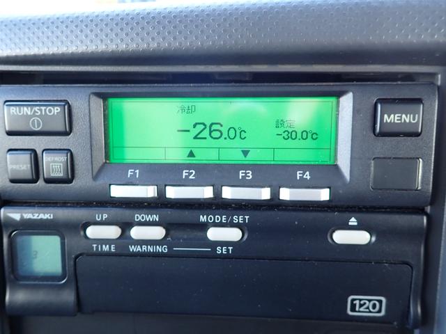 エルフトラック 　２４－１８０　３ｔ　ワイドロング　低温冷凍車　３ペダル　－３０度設定　菱重製　ＴＤＪＷ５０－Ｌ２　リヤ３枚扉　６速　バックカメラ　抹消積載２９５０ｋｇ　ボディ内寸長４５７幅１８９ｃｍ（9枚目）