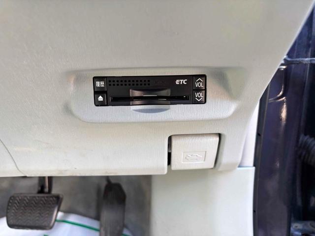 プリウス S LEDエディション ドライブレコーダー ETC バックカメラ ナビ TV アルミホイール LEDヘッドランプ ヘッドライトウォッシャー CVT スマートキー アイドリングストップ 電動格納ミラー 盗難防止システム CD(8枚目)