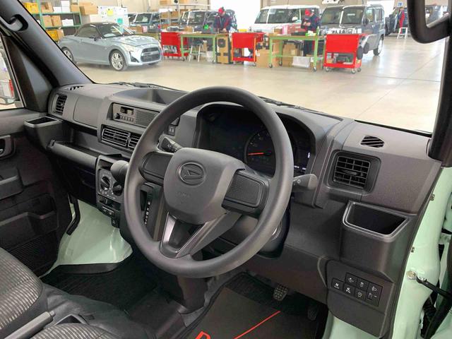 ハイゼットカーゴ ＤＸ　４ＷＤ　オートライト・オートマチックハイビーム・キーレスエントリー・アイドリングストップ・マニュアルエアコン・水平格納式リヤシート・スマートアシスト（18枚目）